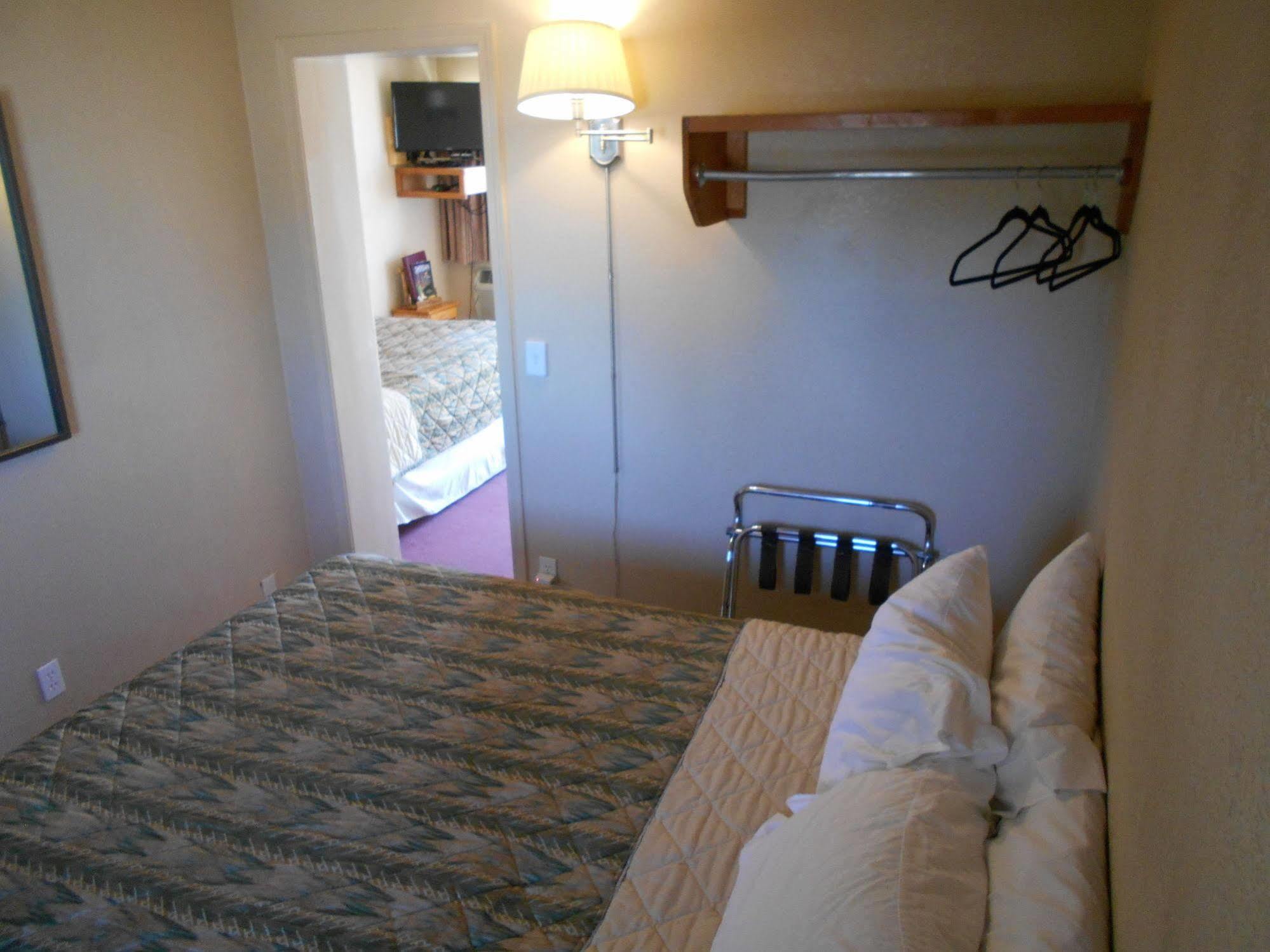 Super Saver Inn Sheridan Buitenkant foto